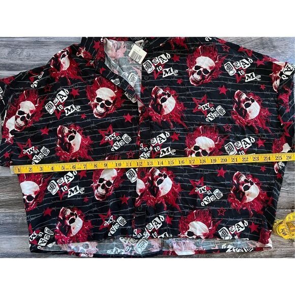 Social Collision Flaming Skulls Allover Print Girls Woven Button-Up (Med) - Picture 6 of 8